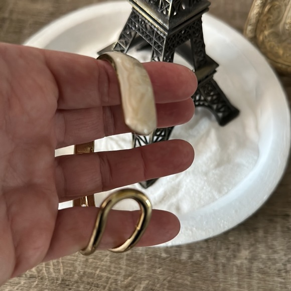 Beautiful gold and cream hinge bracelet - Picture 4 of 5